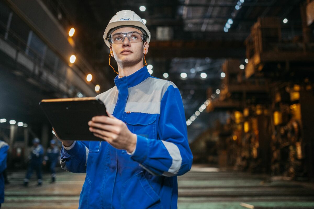 IFS Intelligence : l'éditeur lance une IA qui interroge et pilote les données de production